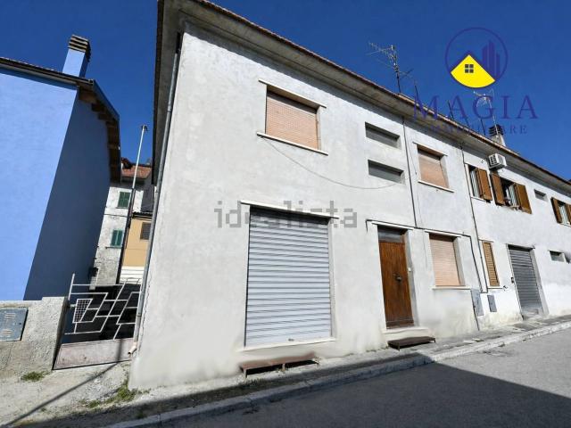 Villetta indipendente in vendita di 240 m² in Via Salaria, 246
