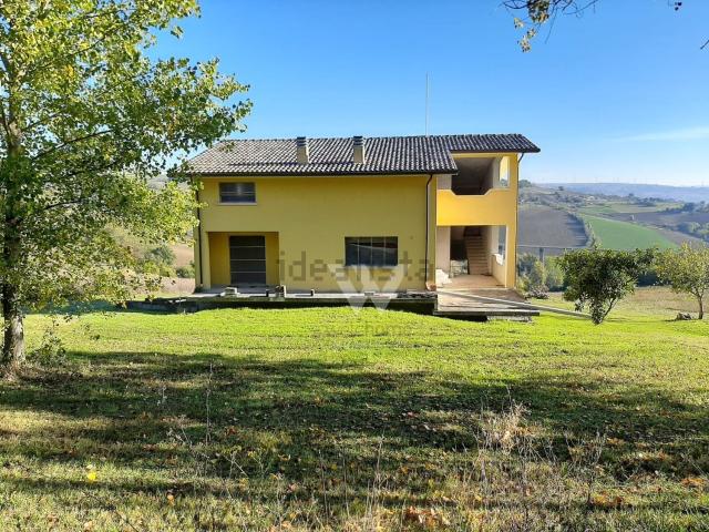 Villetta indipendente in vendita di 240 m² in Via San Giovanni in Golfo