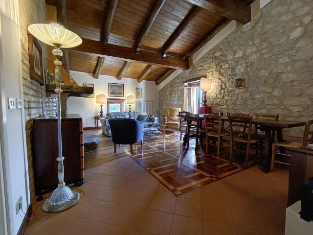 Villetta indipendente in vendita di 240 m² in Via Santa Maria Degli Angeli, 33