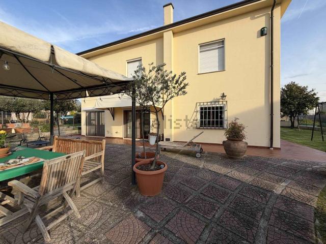 Villetta indipendente in vendita di 240 m² in Via Sportella Marini, 61