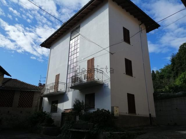 Villetta indipendente in vendita di 240 m² in Via Ponte Tresa