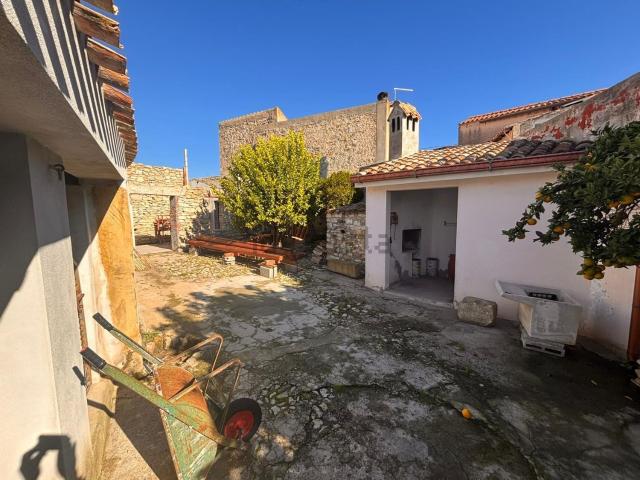 Villetta indipendente in vendita di 240 m² in Via Parrocchia, 11