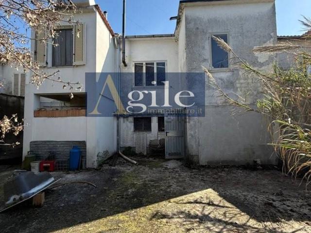 Villetta indipendente in vendita di 240 m² in Via Piane alla Ruenia