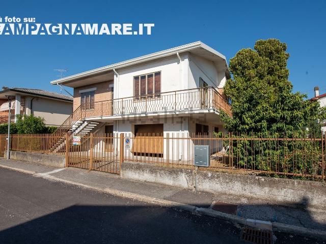 Villetta indipendente in vendita di 240 m² in Via roma, 10