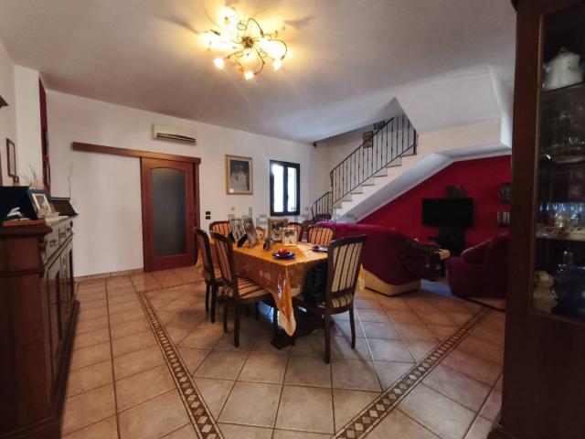 Villetta indipendente in vendita di 240 m² in Via Roma, 32