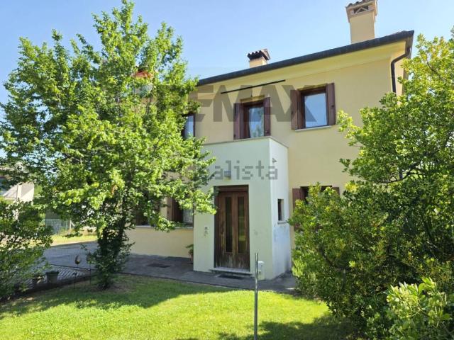 Villetta indipendente in vendita di 240 m² in Via Rino Collodel, 8