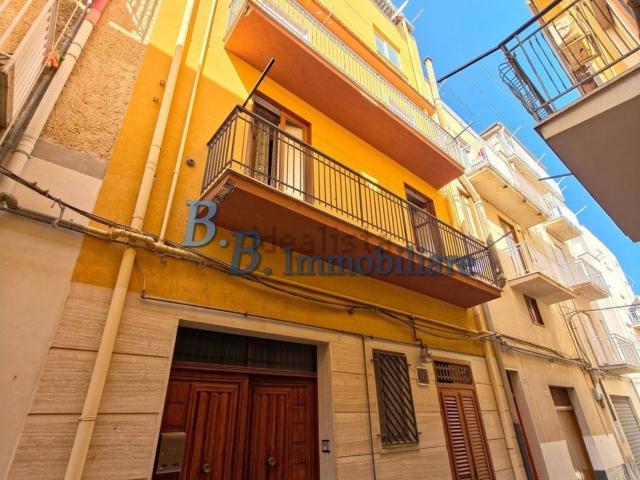 Villetta indipendente in vendita di 240 m² in Via Ruggero