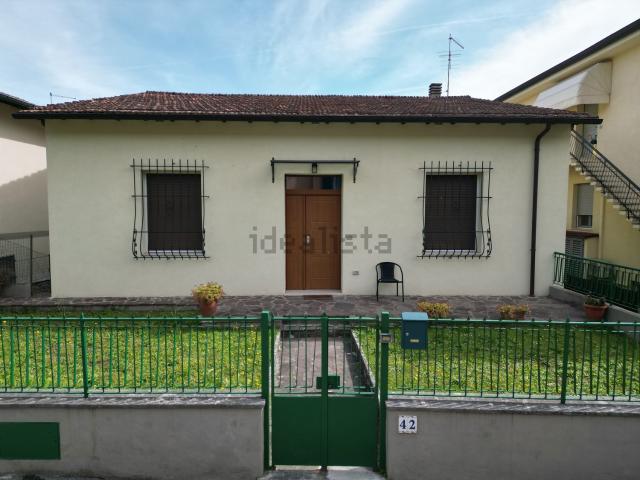 Villetta indipendente in vendita di 240 m² in Via Valdirose