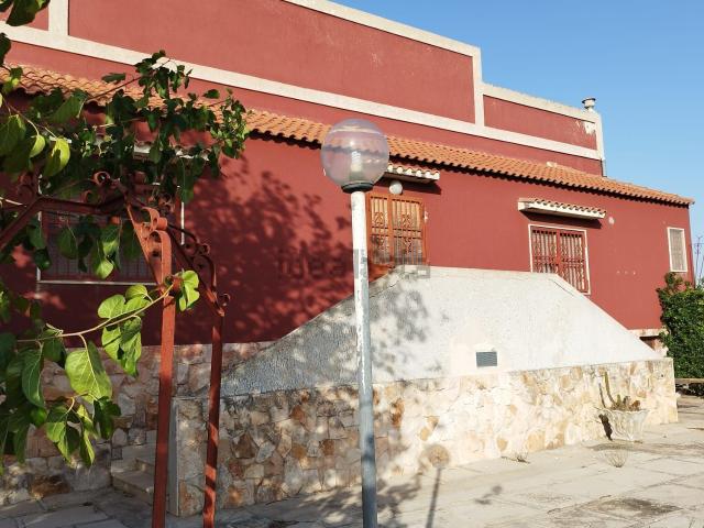 Villetta indipendente in vendita di 240 m² in Via Vizzarro, Taranto, TA