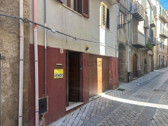 Villetta indipendente in vendita di 240 m² in Via Vinciguerra, 84