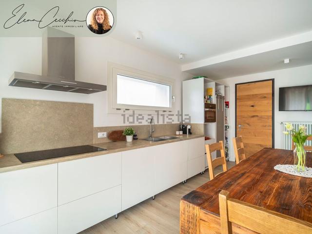Villetta indipendente in vendita di 240 m² in Via Zermanese, 158