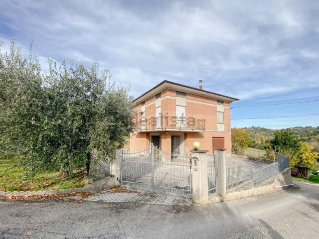 Villetta indipendente in vendita di 240 m² in Contrada Castello, 1