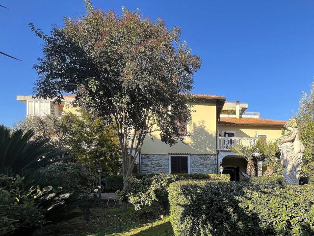 Villetta indipendente in vendita di 240 m² in Corso Vittorio Emanuele