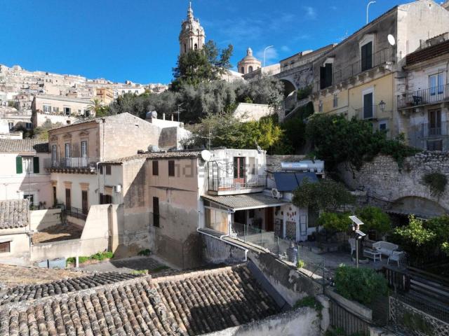 Villetta indipendente in vendita di 240 m² in Corso Giuseppe Garibaldi