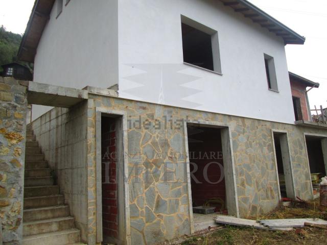 Villetta indipendente in vendita di 240 m² in Frazione Suseneo Chiesa
