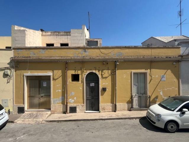 Villetta indipendente in vendita di 240 m² in Largo Nazario Sauro, 10