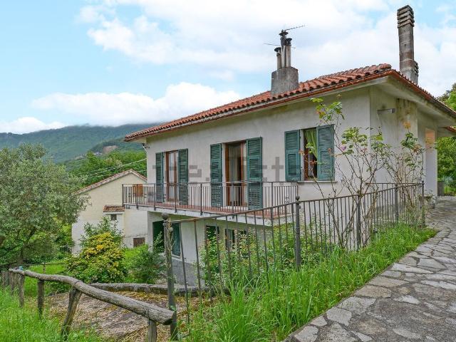 Villetta indipendente in vendita di 240 m² in Località Corona