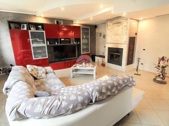Villetta indipendente in vendita di 240 m² in Località Mezzano Rondani, 51