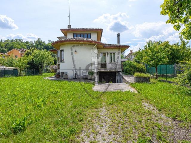 Villetta indipendente in vendita di 240 m² in Piazza Cimberle, 37
