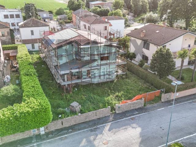 Villetta indipendente in vendita di 240 m² in Piazza Antonio Gramsci, 3