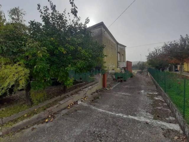Villetta indipendente in vendita di 240 m² in Strada San Bernardino