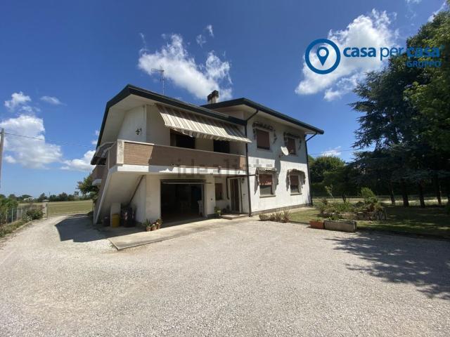 Villetta indipendente in vendita di 240 m² in Strada Veniera