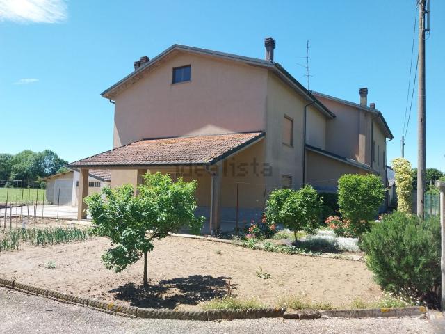 Villetta indipendente in vendita di 241 m² in Via Giovanni Amendola