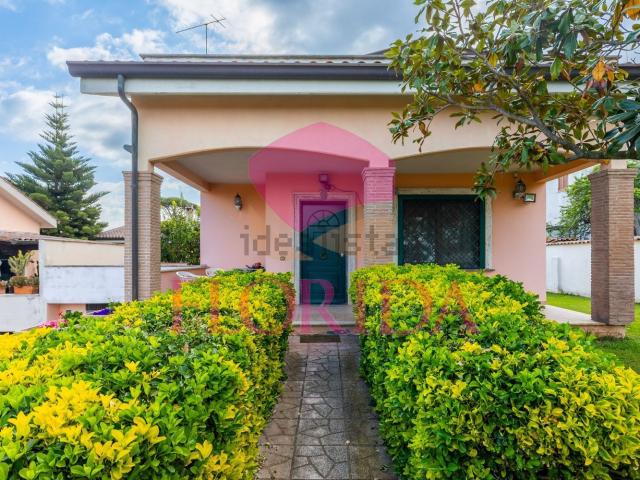 Villetta indipendente in vendita di 241 m² in Via Reggio Calabria