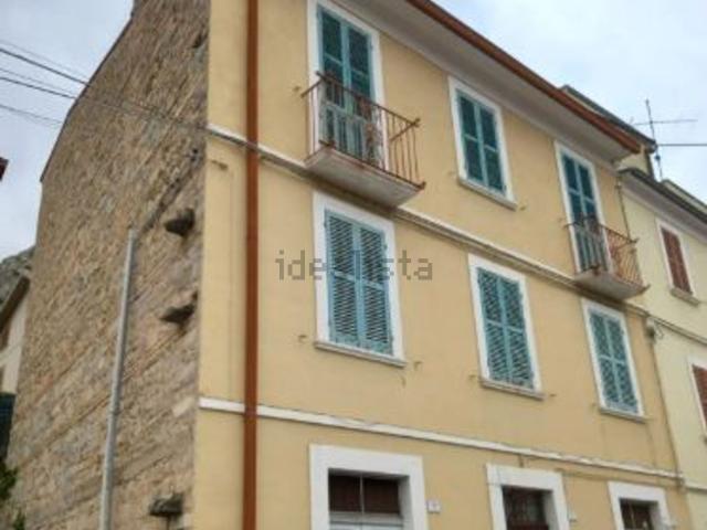 Villetta indipendente in vendita di 242 m² in Via Duca degli Abruzzi, 75