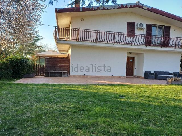 Villetta indipendente in vendita di 242 m² in Via Monte Marino, 41