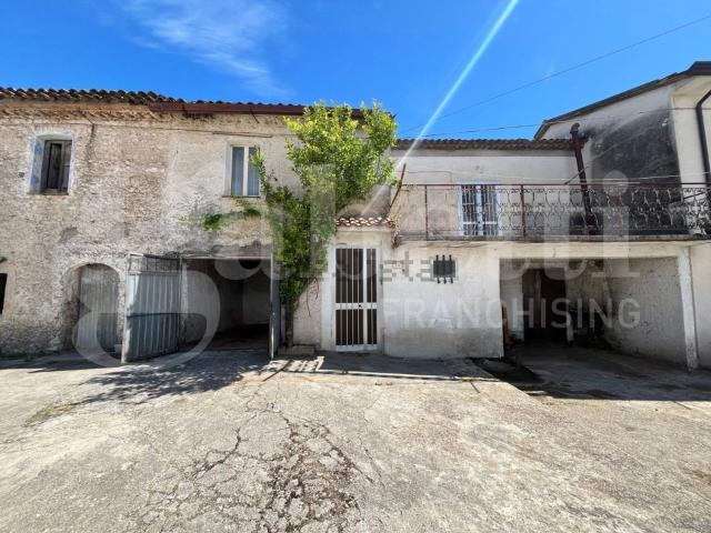 Villetta indipendente in vendita di 242 m² in Via Roma, 6