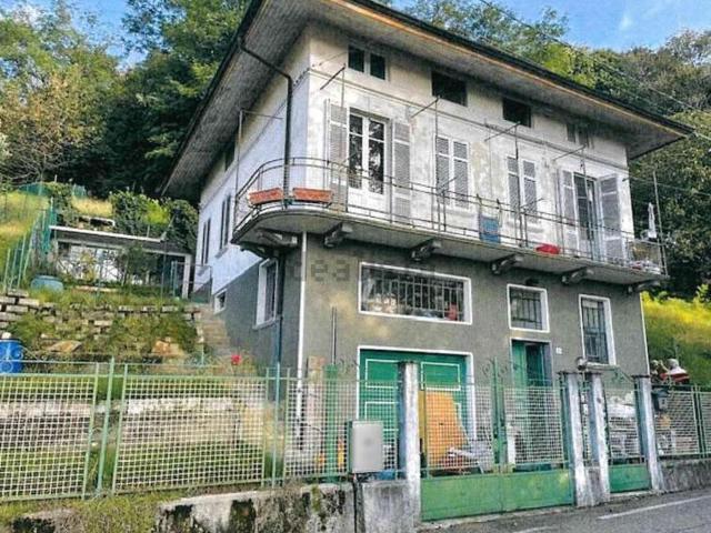 Villetta indipendente in vendita di 242 m² in Via XXV Aprile, 29