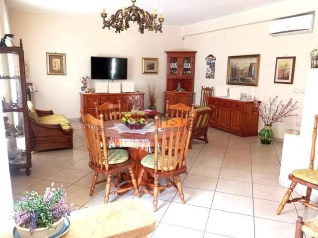 Villetta indipendente in vendita di 243 m² in Via Cancello, 118