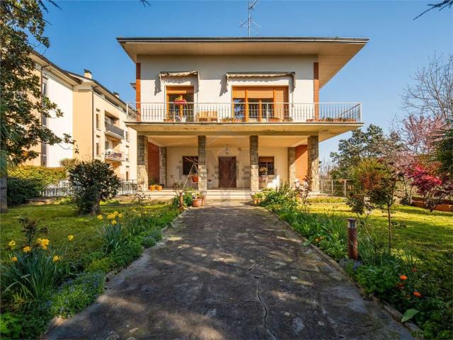 Villetta indipendente in vendita di 243 m² in Via Govi, 10