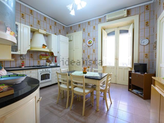 Villetta indipendente in vendita di 243 m² in Via Gozzi, 1