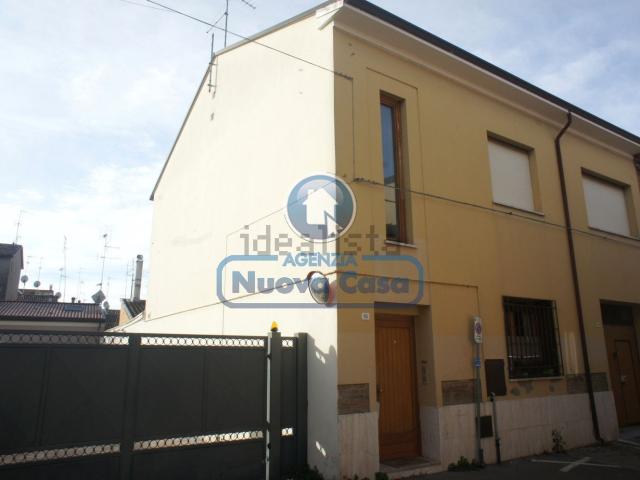 Villetta indipendente in vendita di 243 m² in Via Ghibuzza, 10