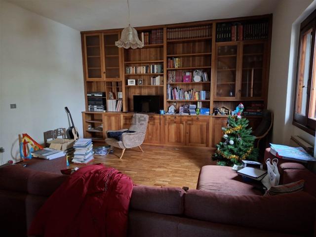 Villetta indipendente in vendita di 243 m² in Via Ilio Barontini