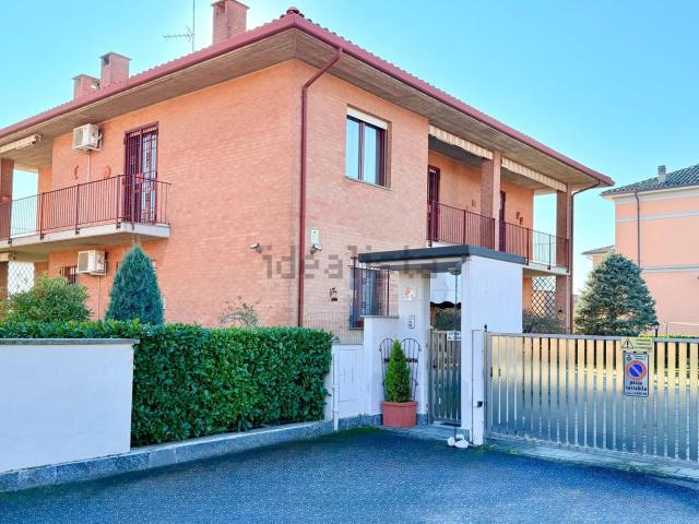 Villetta indipendente in vendita di 243 m² in Via Papa Paolo VI, 16