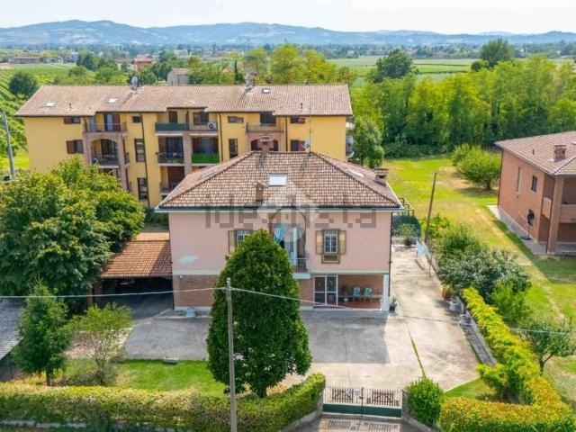 Villetta indipendente in vendita di 244 m² in Via Anna Frank