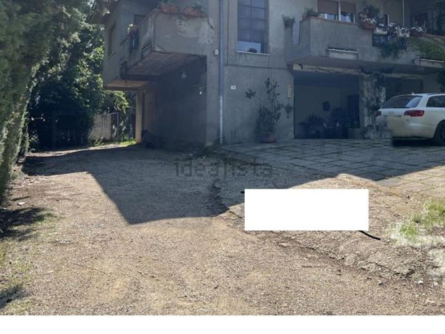 Villetta indipendente in vendita di 244 m² in Via De Litio