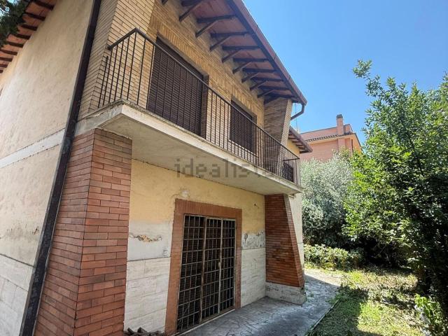Villetta indipendente in vendita di 244 m² in Via Stefano delle Chiaje