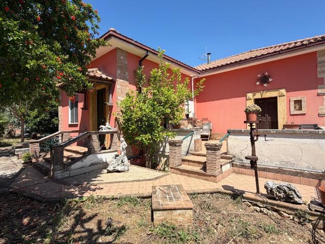 Villetta indipendente in vendita di 244 m² in Via Quaglieri, 46