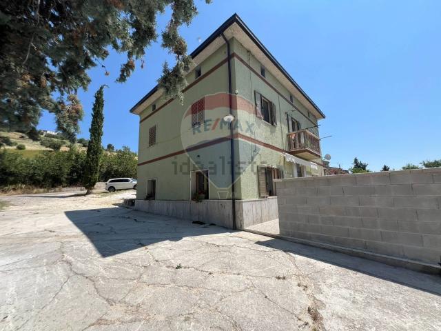 Villetta indipendente in vendita di 244 m² in Contrada Ascigno, 1