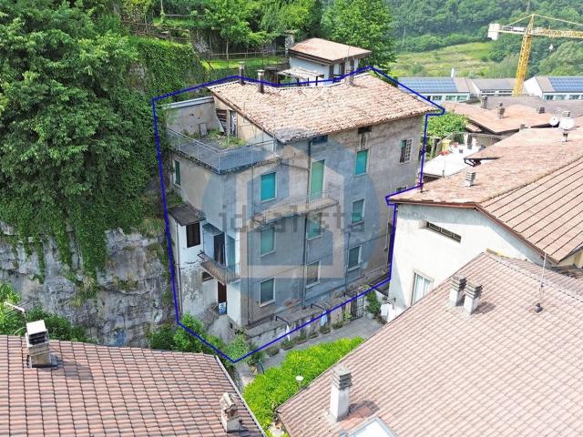 Villetta indipendente in vendita di 245 m² in Via Chievo