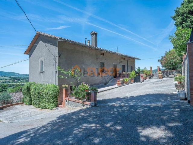 Villetta indipendente in vendita di 245 m² in Via Giacomo Prampolini