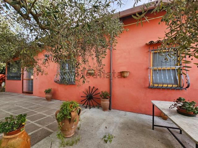 Villetta indipendente in vendita di 245 m² in Via della Sanginella, 24
