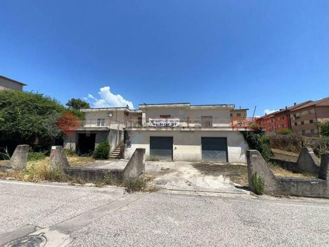 Villetta indipendente in vendita di 245 m² in Via Felci, 50