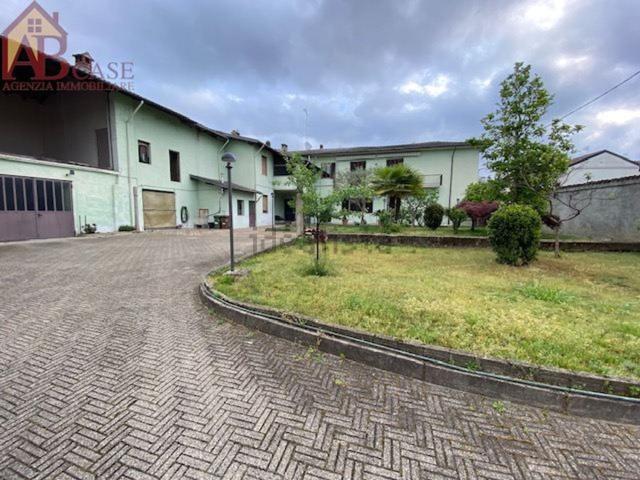 Villetta indipendente in vendita di 245 m² in Via Mazzini, 8