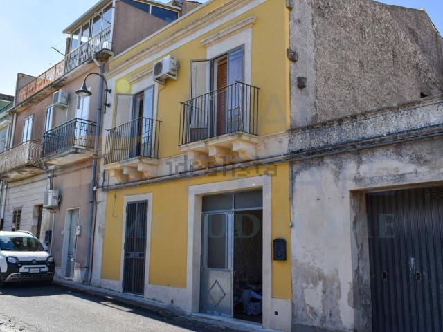 Villetta indipendente in vendita di 245 m² in Via Martiri di Via Fani, 4