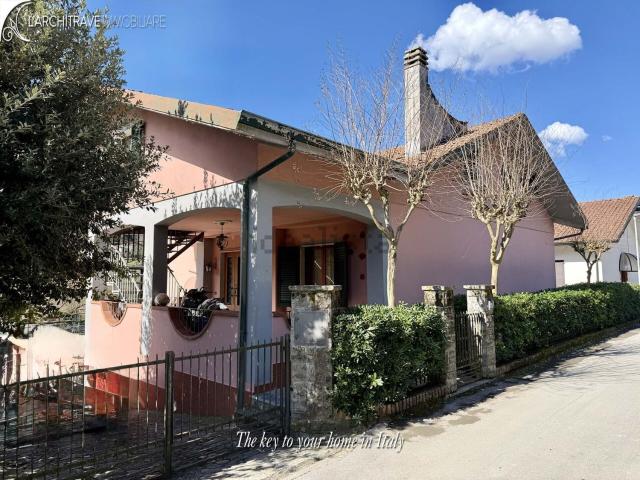 Villetta indipendente in vendita di 245 m² in Via Renzano, 10